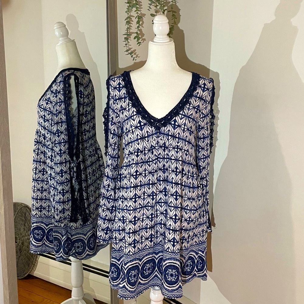 EUC Roxy navy & white free-flowing dress